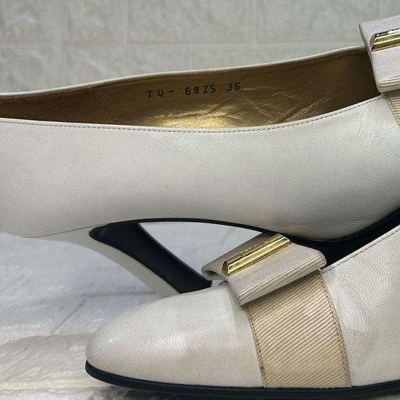 YVES SAINTโLAURENT VINTAGE WHITE HEELS - Picture 10 of 13